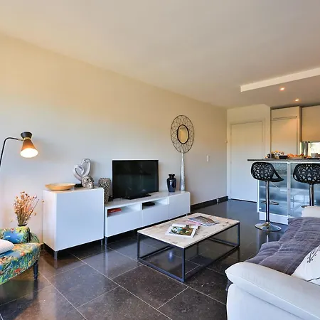 Centre St Tropez - 2 Pieces -clim Piscine Parking Апартаменты *